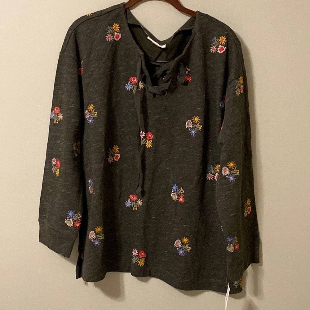 NWT Embroidered grey sweatshirt Lace-up front, Size M